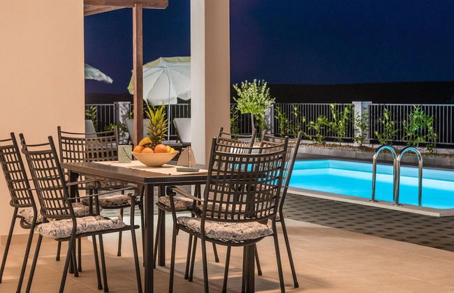 Modern and Spacious Home With Swimming Pool - Foto 22