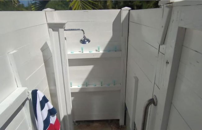 Dreamin Villa - 3 B R Beachfront w Staff - Photo 25