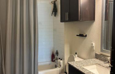 The Link & Lounge, Close to Everything - Foto 6