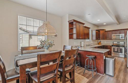 Moonlight Ridge Spacious Townhome 3 miles from Downtown AC Garage Near Snowbowl - Foto 15