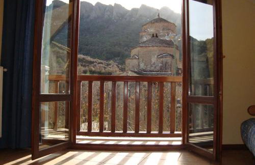 apartamentos turisticos san juan de la peña - Foto 1