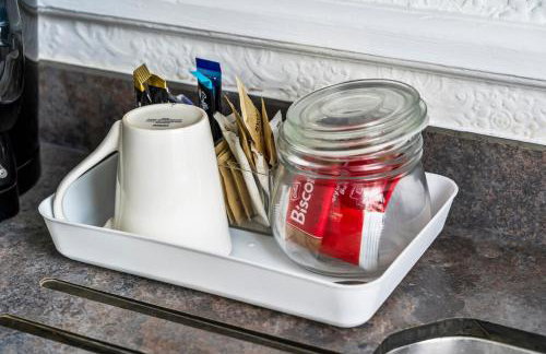 Central Dudley Stay-Sleeps 3, Kitchen&Free Parking - Photo 11