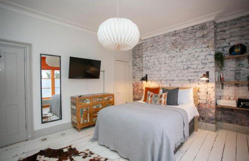 Stag & Hen Retreat - Walk to Nightlife - Sleeps 16 - Foto 7