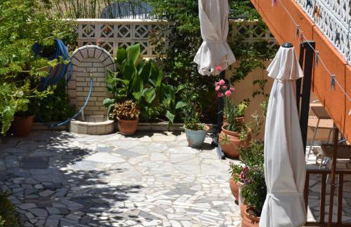 Krinelos Rooms - Photo 23