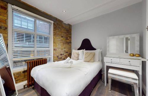 Stylish Penthouse with City Views and Aircon - Pass the Keys - Photo 15