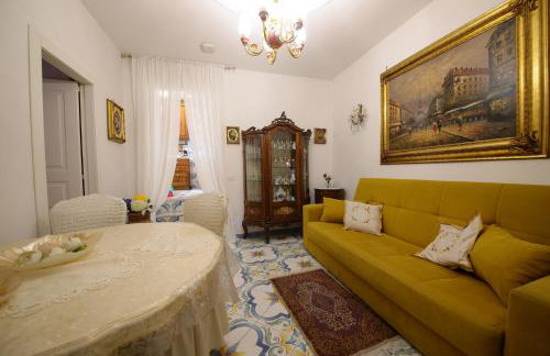 Giallo Napoletano Home - Photo 16