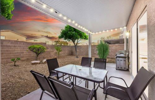 Spacious 5BR Modern Luxury Villa in Vegas - Foto 22