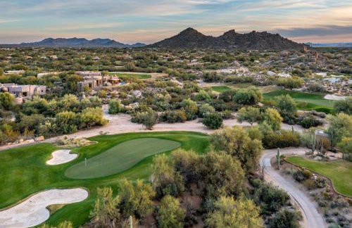Exclusive Boulders Retreat near Downtown Cave Creek hiking scenic views. - Foto 32