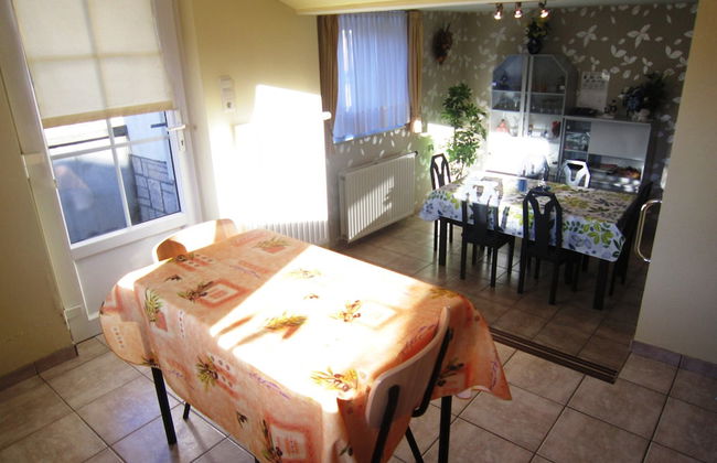 Combine City & Countryside in Well Kept House With Many Games, Next to a Farm - Foto 34