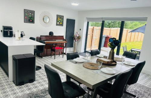 Luxurious New Home Near Airport - Foto 12