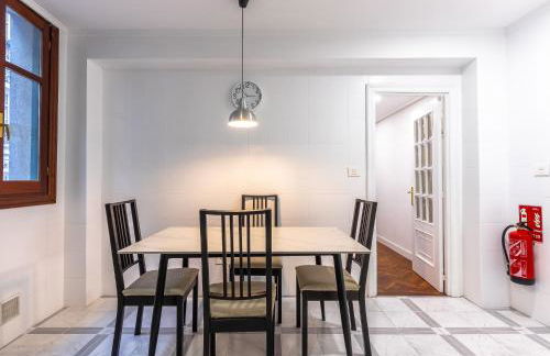 Charming 4 Double Bed Steps from the Old Town - Foto 7