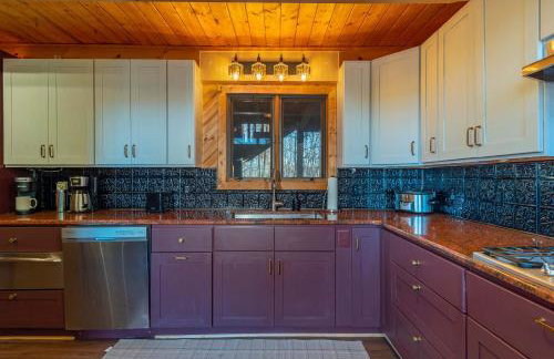 6 Br Cabin Hot Tub Fire Pit Min to Hatley Pointe - Foto 14