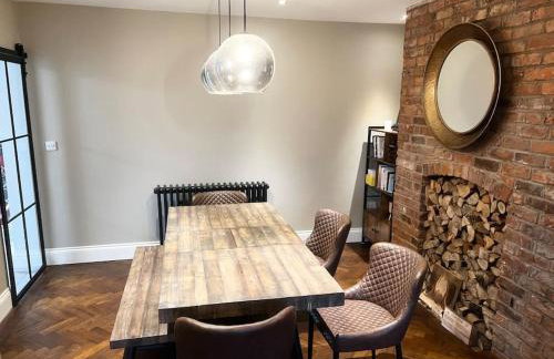 Manchester Luxury Country House Close To The City With Hot Tub & BBQ Fire Pit. - Foto 19