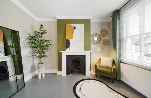 London Acton - hot tub, cinema, games & arcade - Foto 19