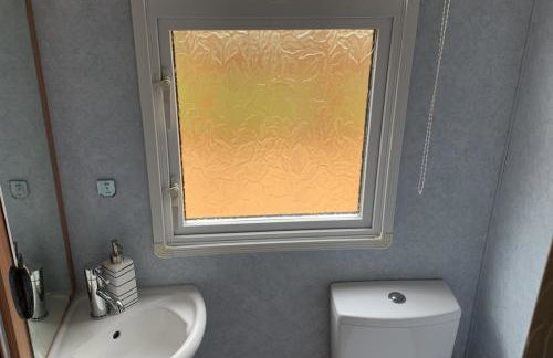 2 Bed Caravan - Sleeps 6 - Pets - River Teviot - Foto 7