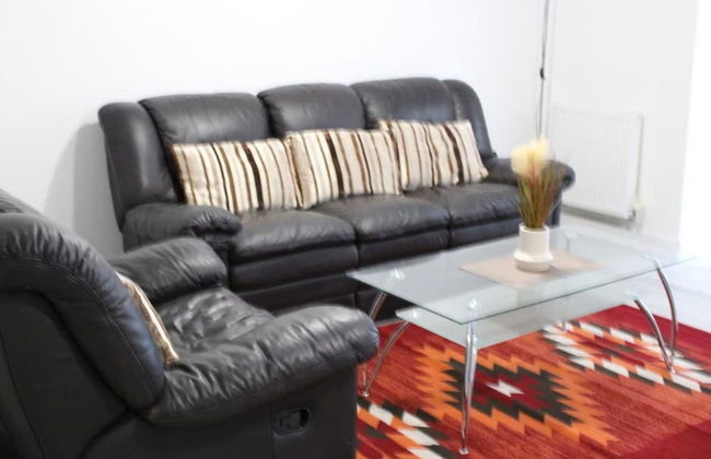 Apartment - Sleeps 4 - Garden - Parking - Photo 6