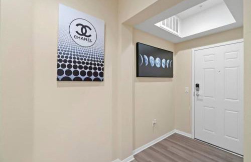 Lovely & coxy 2BR/2BA! 5MIN to Disney! - Photo 30