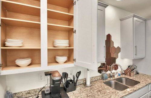 3BR/3.5BA Three Story East Downtown TownHouse with view - Photo 16