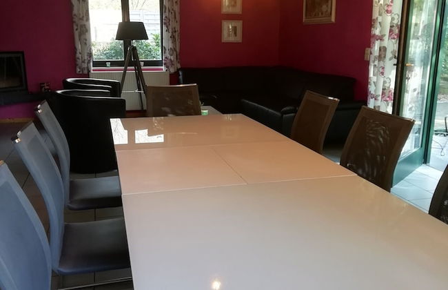 Rustic Holiday Home with Sauna & Hot Tub in Wooded Area - Foto 37