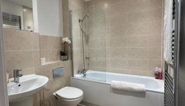 Spacious 2 Bed, 2 Bath Apartment by MCF - Foto 5