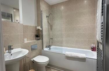 Spacious 2 Bed, 2 Bath Apartment by MCF - Foto 5