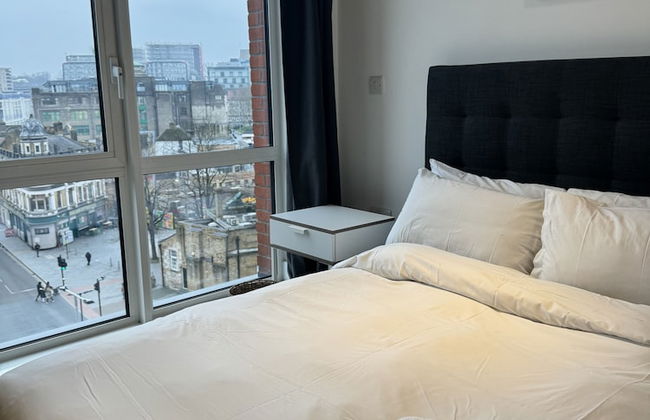 Phoenix 2 Bedroom Apartment in london - Photo 2