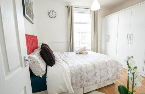 3 bed Modern Home, Vibrant & Stylish, Sleep upto 7 - Foto 8