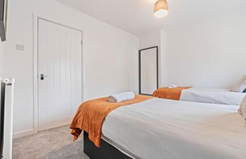 #93 Stylish Warwick Home - 10 mins to Warwick Castle - Sleeps 6 - " Perfect for Contractors and Families - Free Parking" - Foto 6