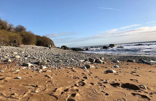 Relaxing private entrance ensuite room with stunning sea view and swimspa - Photo 39