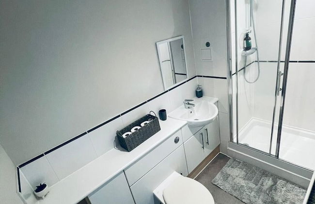 Stunning 2-bed Apartment in Crawley - Foto 11