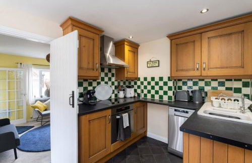 Quaint 3 bed Cottage in central Dorking with parking - Foto 7