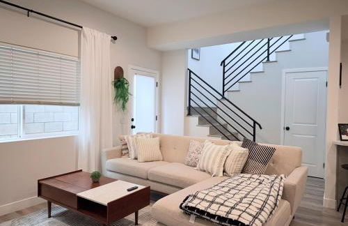 Modern Family Haven - Minutes from Disney Magic-OC - Foto 20