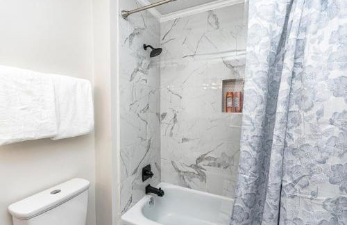 Raleigh house w master suite - 4min to Fenton - Foto 28