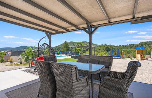 Villa VERONICA with CINEMA PROJECTOR by the HEATED POOL and JACUZZI - Foto 19