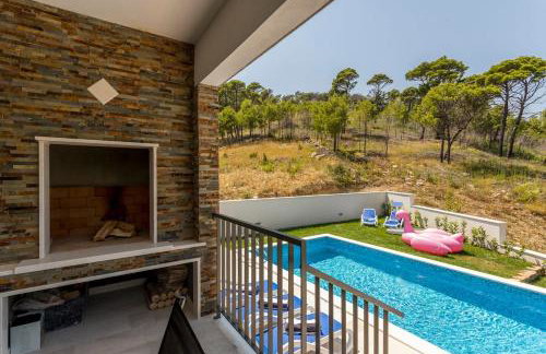 Luxe villa with pool, jacuzzi, and sauna - Foto 66