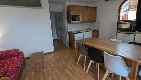 Appartement 4 pièces pour 6-8 personnes, 2 chambres, 1 cabine, 2 canapés-lit double dans le salon, au pied des pistes et piscine l'été, wifi fibre - Foto 3