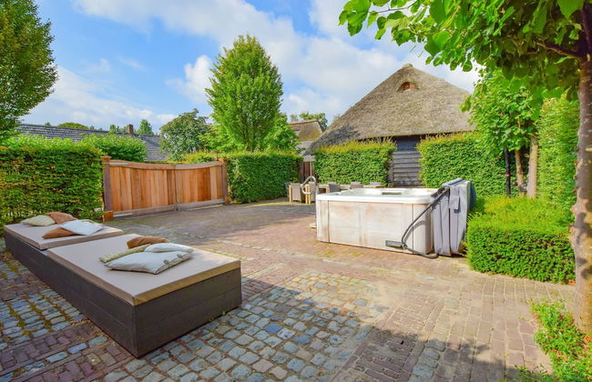 Posh Holiday Home in Alphen with Hot Tub - Photo 36