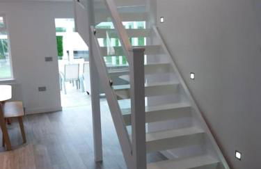 Modern Seaside House with Hot Tub - Foto 18