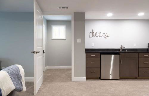 Lovely Modern 3BR-3BA Grove Home ABODEbucks - Photo 38