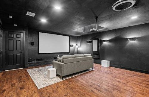 Stunning Carrollton Castle with 4 Bedrooms + Pool + Media Room - Foto 19