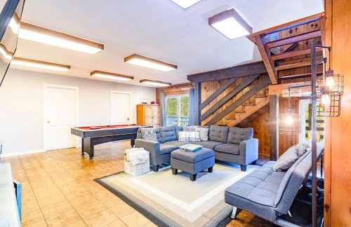 Sierra Vista by Willowbend Creek and waterfalls, Sleeps 16, with Hot tub, Play Yard, Arcade - Foto 29