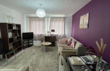 Chic 2 Bed Apartment with Free Parking- Recently Redecorated, 10 Minutes to City Centre - Foto 9