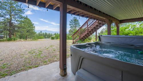 Hot Tub + Views | Cozy Retreat - Foto 1