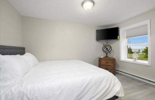 Whitewaters-Main plus Genoa on Oneida Lake - Sleeps 19 - Photo 57