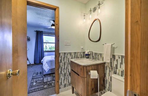 Walk to Bay and Boat Launch Beach House in Avon - Foto 12