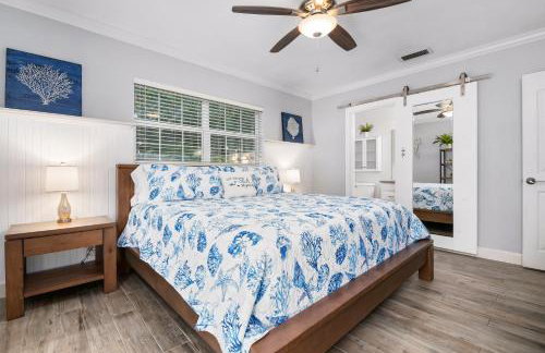 Nautical Escape! Private pool home with a tropical backyard oasis! - Foto 25