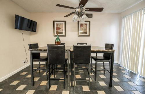 Private Oasis with Pool - Foto 33