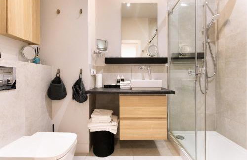 Elegant apartment with private garden, AC and garage, near airport - Photo 6