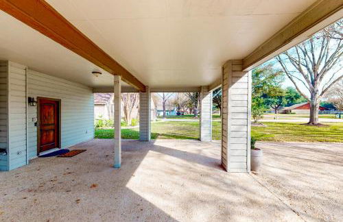 Lakefront home with hot tub, dock, kayaks, central AC, & great lake views - Foto 31