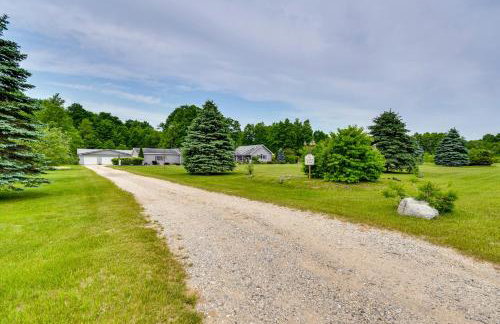 The Country House - Kalkaska Retreat with Fire Pit - Foto 40